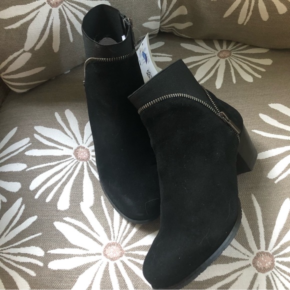 🖤 Suede Ankle Boot with Decorative Zipper Detail 🖤 - Picture 11 of 14